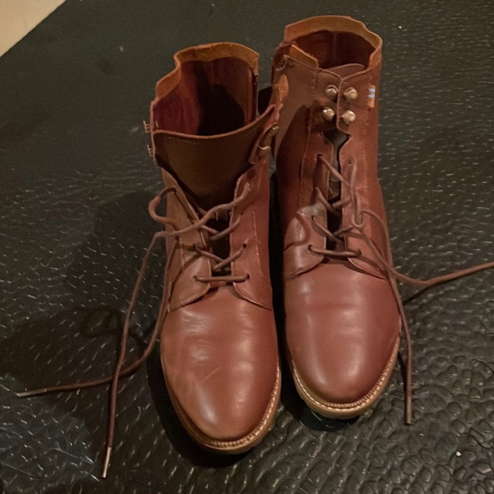 Tom’s Women lace up boots